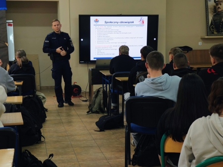 Rozmowa o przemocy i odpowiedzialności prawnej nieletnich 