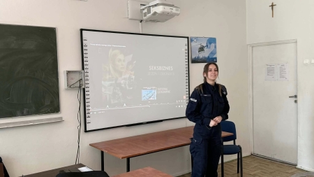 Wykład o handlu ludźmi w klasach policyjnych