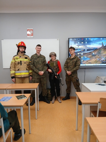 Z wizytą w SP nr 1 w Łasku,  SP nr 2 w Zelowie i SP w Łobudzicach.