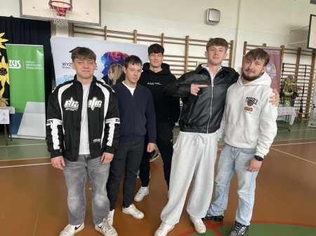 Kadeci maturzyści na Regionalnych Akademickich Targach Uczelni Wyższych, Służb Mundurowych